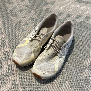 On cloud running sneakers